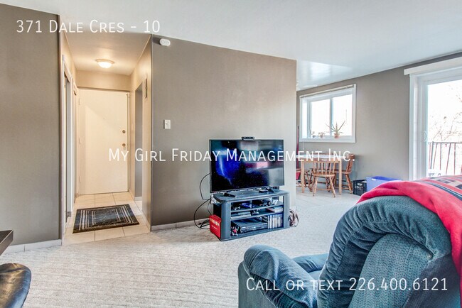 371 Dale Crescent in Waterloo, ON - Building Photo - Building Photo