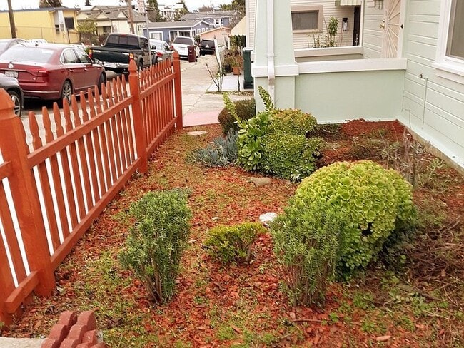 3137 Boston Ave in Oakland, CA - Foto de edificio - Building Photo