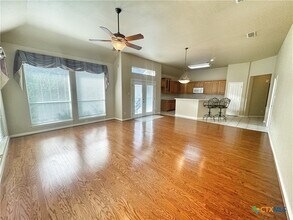 2263 Kensington Way in New Braunfels, TX - Foto de edificio - Building Photo