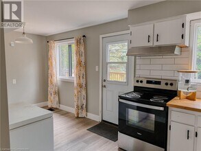 24 Windermere Ct in Guelph, ON - Building Photo - Building Photo