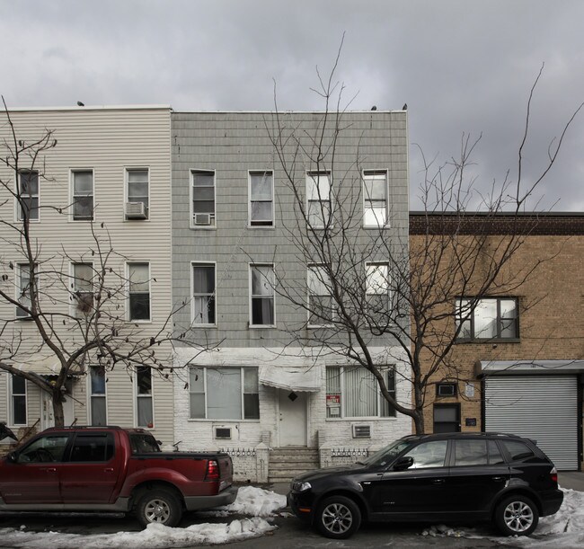 179 Huron St in Brooklyn, NY - Building Photo - Building Photo