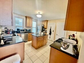 8 Eldora St, Unit 1 in Boston, MA - Building Photo - Building Photo