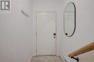 2199 Lillykin St in Oakville, ON - Building Photo - Building Photo