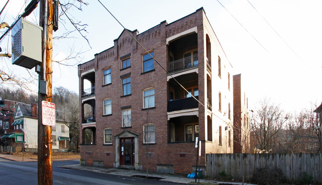 577 Campbell St in Pittsburgh, PA - Foto de edificio - Building Photo