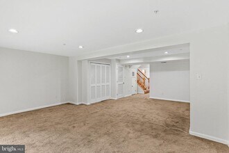 7039 Oak Grove Way in Elkridge, MD - Building Photo - Building Photo