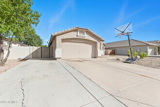 2132 E Willow Wick Rd in Gilbert, AZ - Building Photo - Building Photo