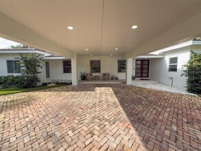 7895 SW 76th Terrace in Miami, FL - Building Photo - Building Photo