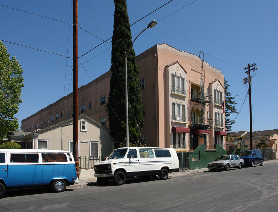 560 N Kingsley Dr in Los Angeles, CA - Foto de edificio