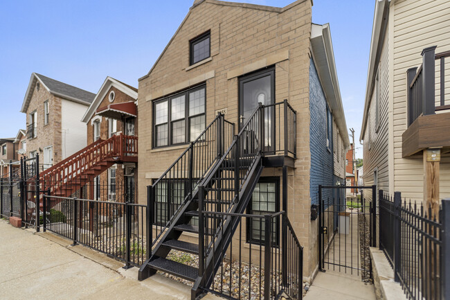 3055 S Farrell St in Chicago, IL - Building Photo - Building Photo