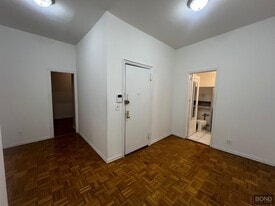 922 3rd Ave in New York, NY - Building Photo