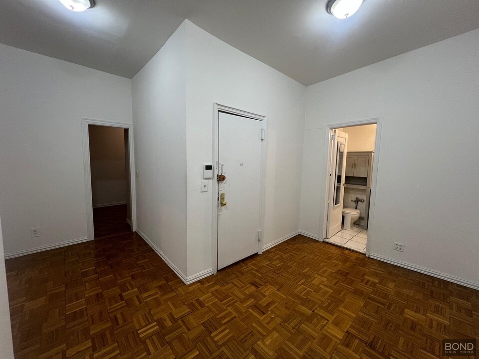 922 3rd Ave in New York, NY - Building Photo
