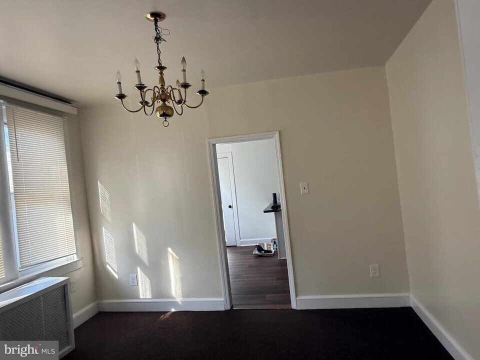 6389 Chew Ave in Philadelphia, PA - Building Photo