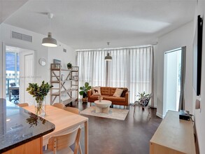 480 NE 30th St in Miami, FL - Foto de edificio - Building Photo