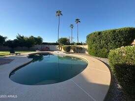 5021 W Echo Ln in Glendale, AZ - Building Photo