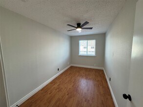 6512 Kentwick Dr in Houston, TX - Building Photo - Building Photo