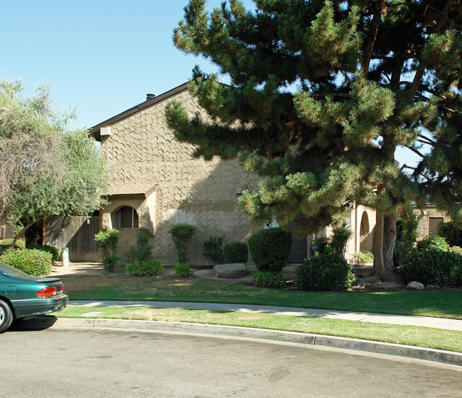 1950 W Simpson Ave in Fresno, CA - Foto de edificio - Building Photo