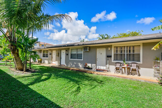 108-128 NW 2nd Ave in Hallandale Beach, FL - Building Photo - Primary Photo