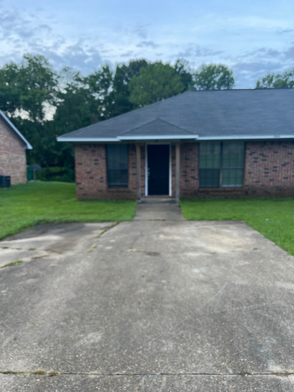 1843 W Jackson St in Tupelo, MS - Building Photo - Building Photo