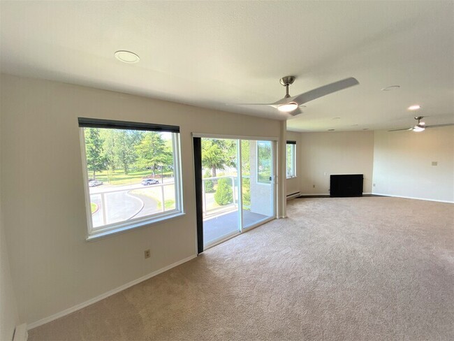 9715 NE Juanita Dr in Kirkland, WA - Building Photo - Building Photo