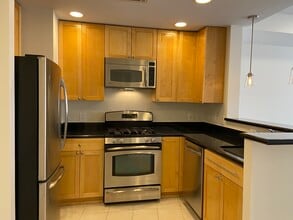 3600 S Glebe Rd, Unit 427 in Arlington, VA - Foto de edificio - Building Photo