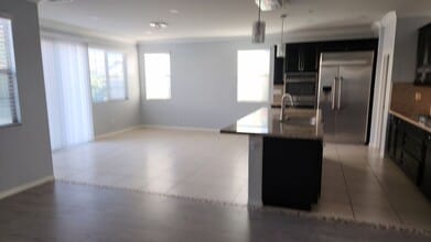 7668 Villa Rosa Ct in Corona, CA - Foto de edificio - Building Photo