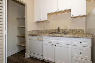 Fulton Oaks Apartments in Sacramento, CA - Foto de edificio - Interior Photo
