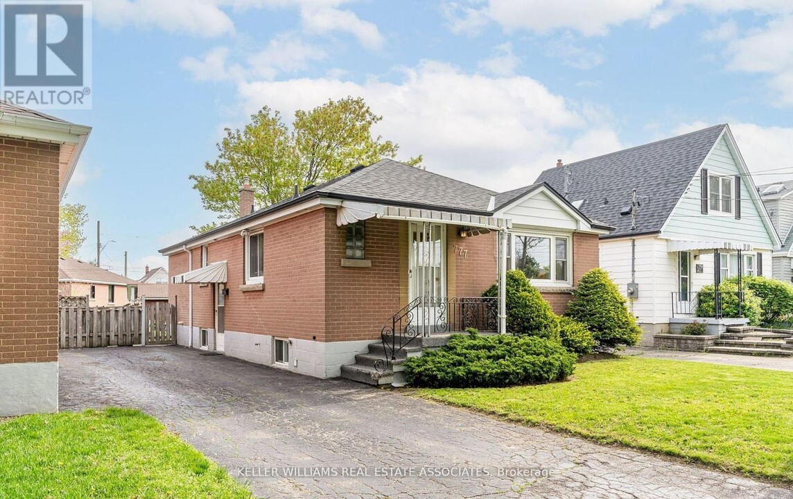 777 Brucedale Ave E in Hamilton, ON - Building Photo