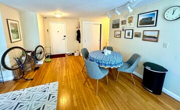 133 Beaconsfield Rd, Unit 33 in Brookline, MA - Building Photo - Building Photo