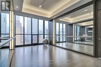 101 Charles St E in Toronto, ON - Building Photo - Building Photo