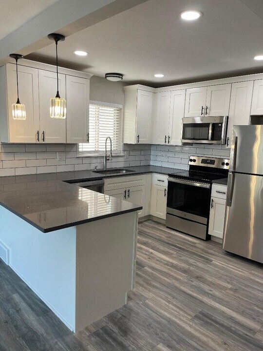 216 S Clay Ave, Unit 2S in Kirkwood, MO - Building Photo