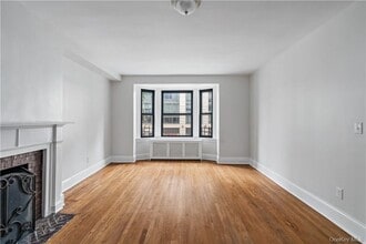 250 Martine Ave in White Plains, NY - Foto de edificio - Building Photo