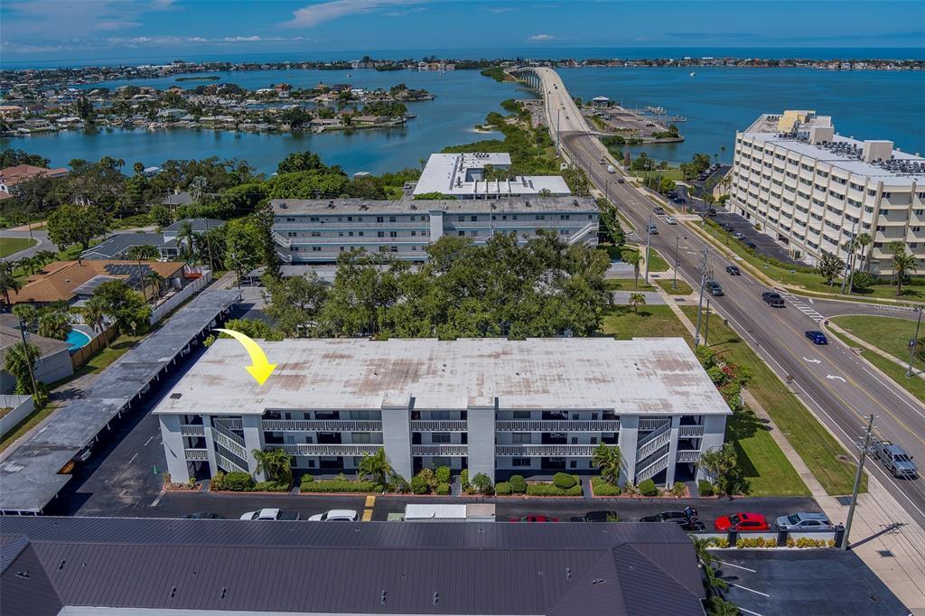 2944 W Bay Dr in Belleair Bluffs, FL - Building Photo