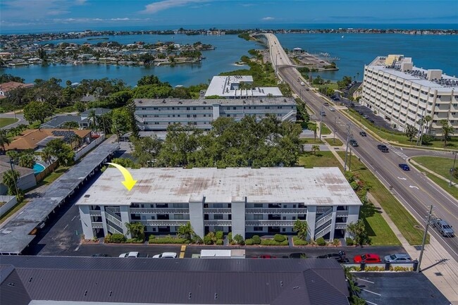 2944 W Bay Dr