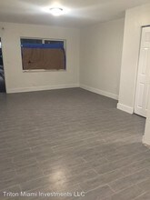 730 NE 128th St in North Miami, FL - Building Photo - Building Photo
