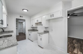 4903 Quince Rd in Memphis, TN - Building Photo - Building Photo