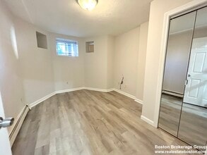89 Hammond St, Unit Garden in Boston, MA - Building Photo - Building Photo