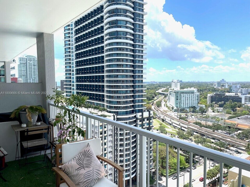 1250 S Miami Ave, Unit 2111 in Miami, FL - Building Photo
