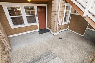 2030 NW Talus Dr in Issaquah, WA - Building Photo - Building Photo