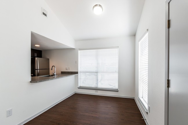 Valley Hill Duplexes in Austin, TX - Foto de edificio - Building Photo