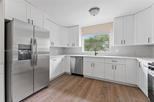 10221 NW 35th St in Coral Springs, FL - Building Photo - Building Photo