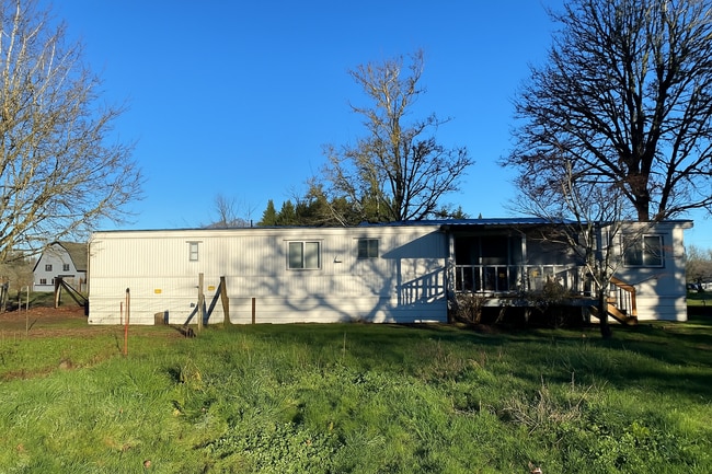 28775 SE Eagle Creek Rd in Estacada, OR - Building Photo - Building Photo