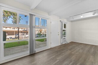 10110  Camarillo Pl. in North Hollywood, CA - Building Photo - Building Photo