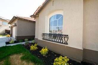 622 Apache St in San Jacinto, CA - Foto de edificio - Building Photo