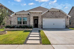 2105 Bellatrix Dr in Haslet, TX - Building Photo
