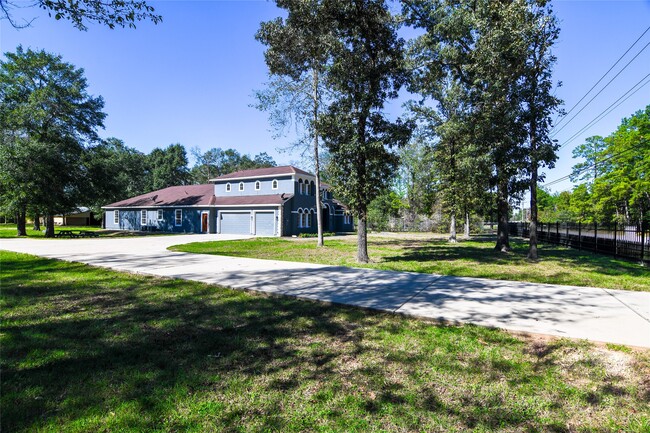 12446 Willis Waukegan Rd in Conroe, TX - Building Photo - Building Photo