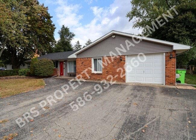 1977 Swaranne Dr in West Bloomfield Township, MI - Building Photo - Building Photo