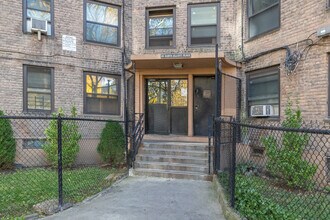 Navy Yard Housing Cooperative in Brooklyn, NY - Building Photo - Building Photo