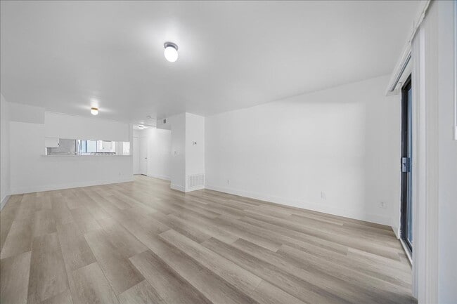 448 W Windsor Rd in Glendale, CA - Building Photo - Building Photo