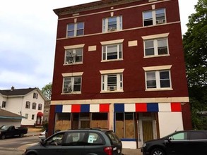 203 Pleasant St in Worcester, MA - Foto de edificio - Building Photo