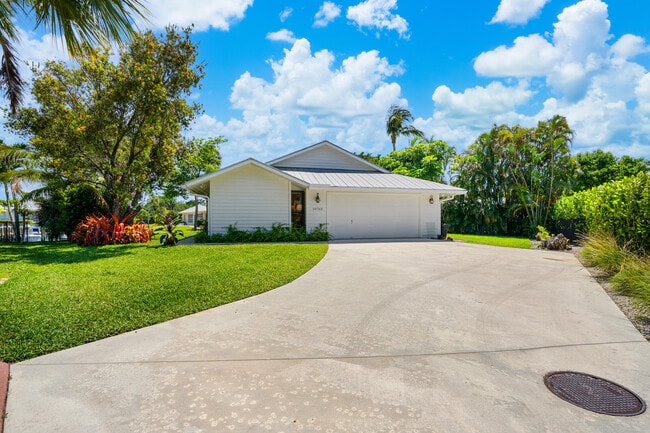 property at 10762 SE Burgee Ct